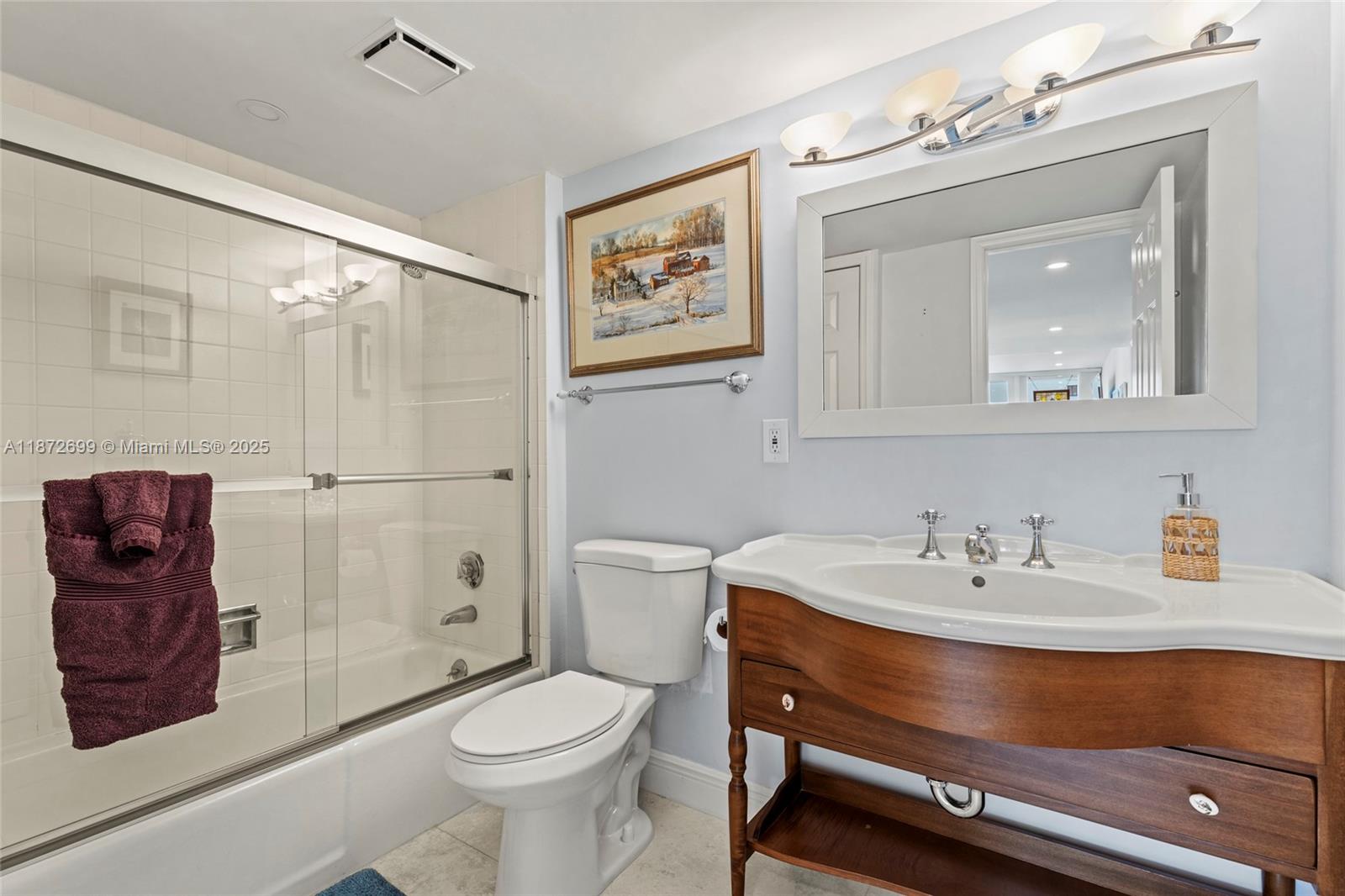 MAYFAIR HOUSE CONDO - Residential