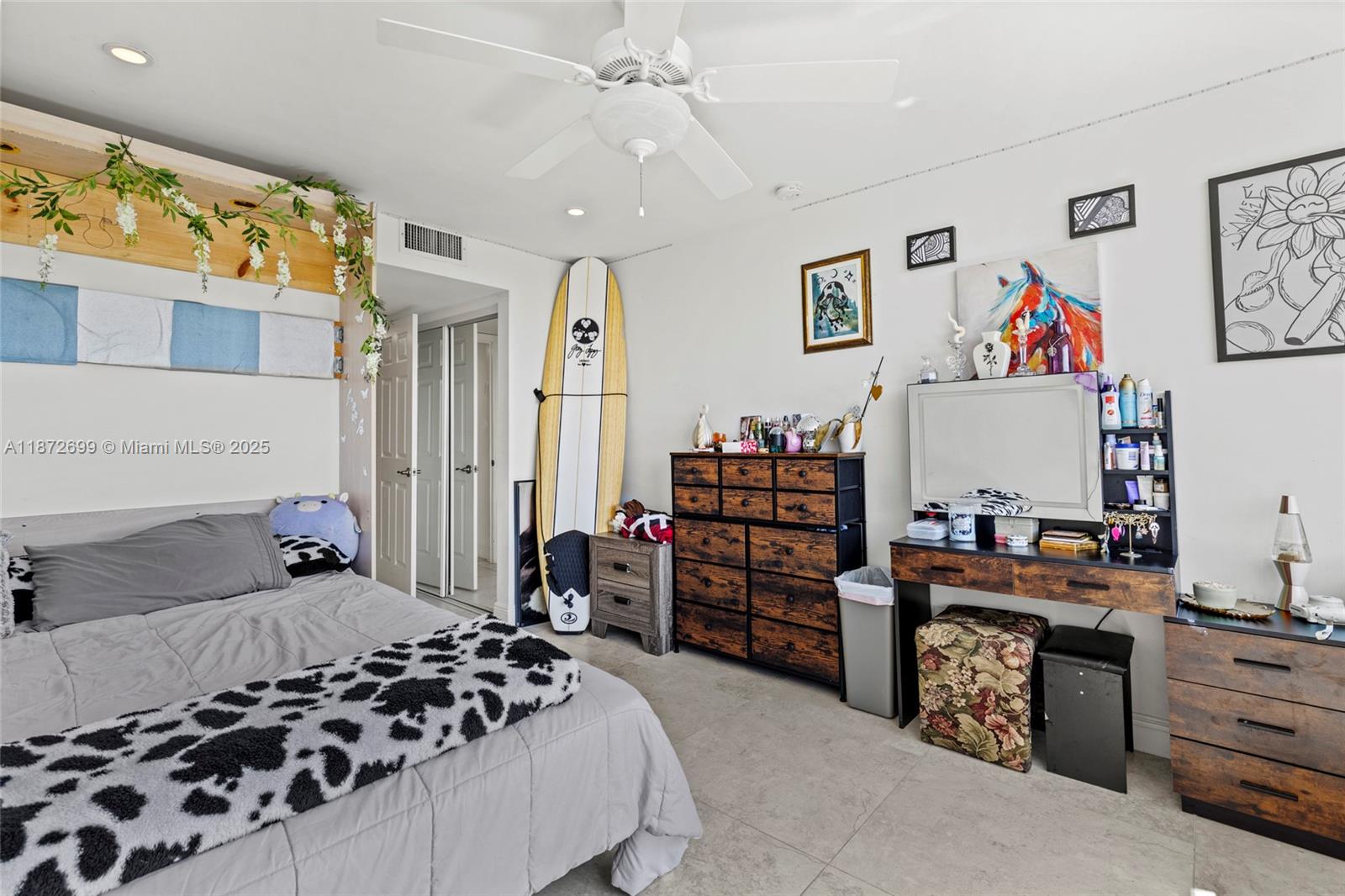 MAYFAIR HOUSE CONDO - Residential