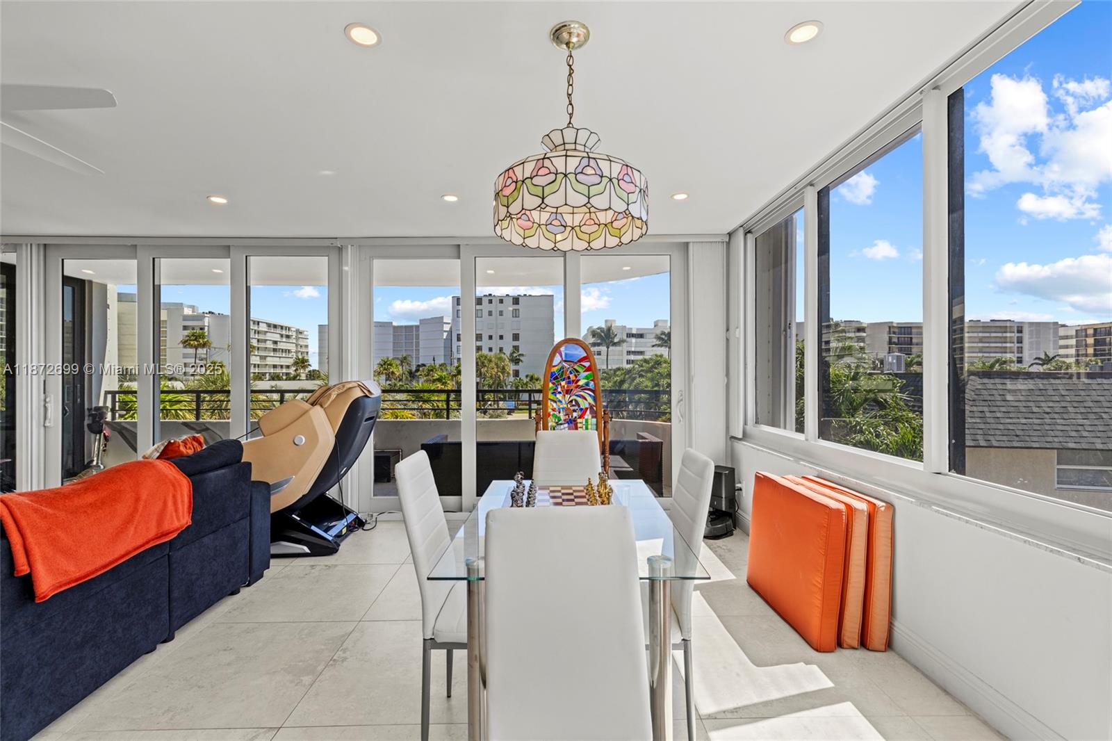 MAYFAIR HOUSE CONDO - Residential