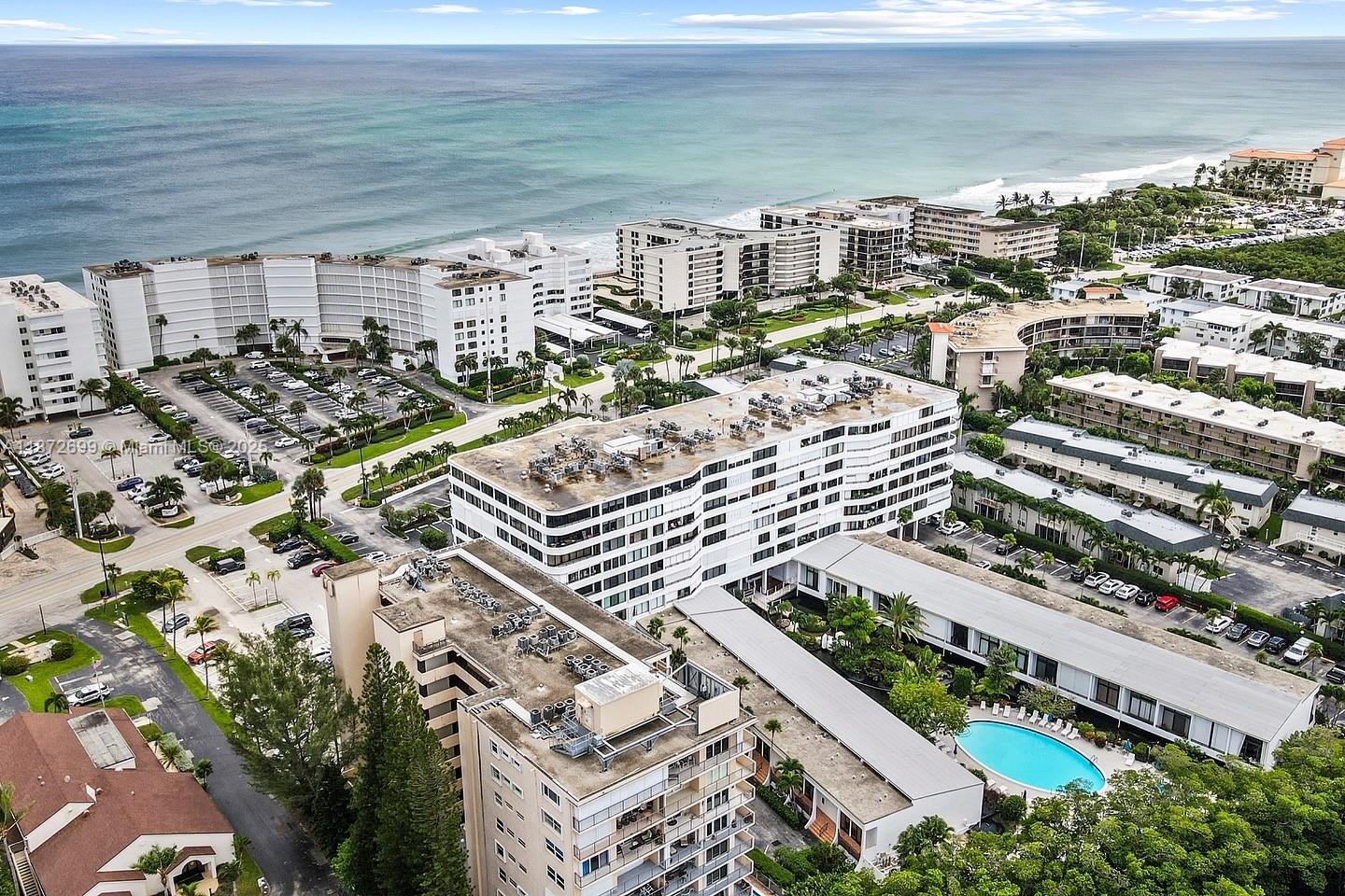 MAYFAIR HOUSE CONDO - Residential