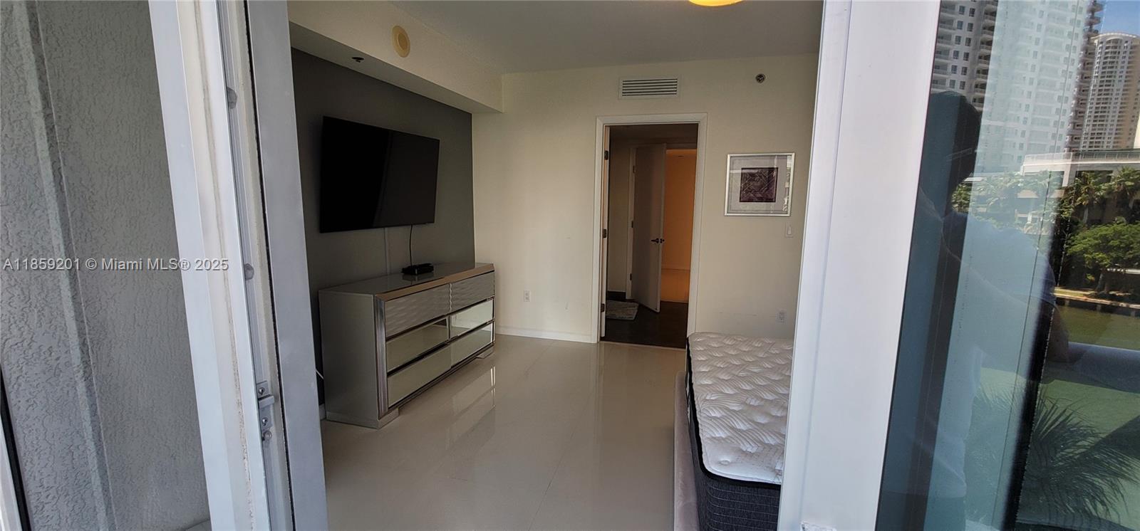 ICON BRICKELL NO TWO - Residential