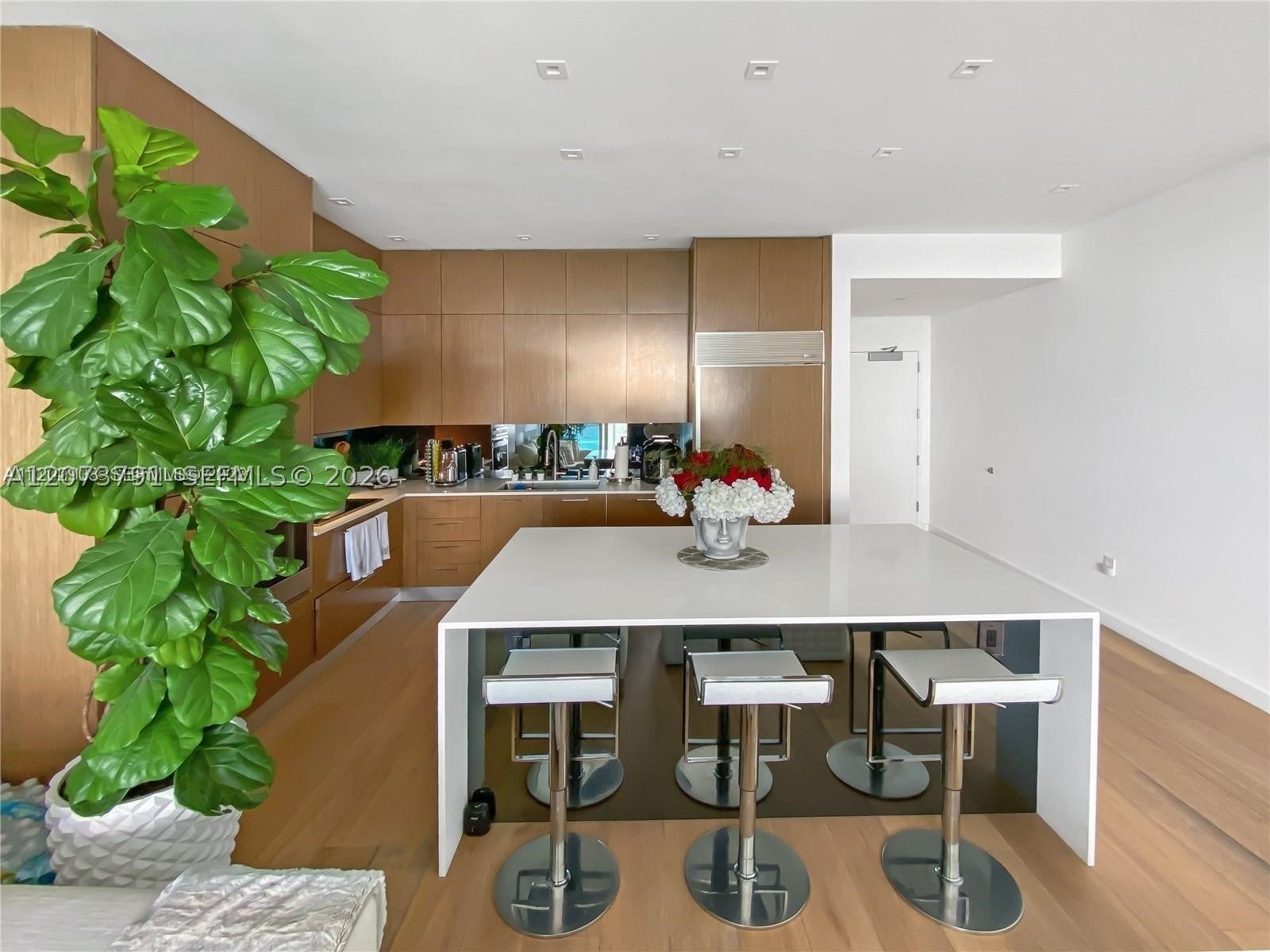 2020 N Bayshore Dr 1606
