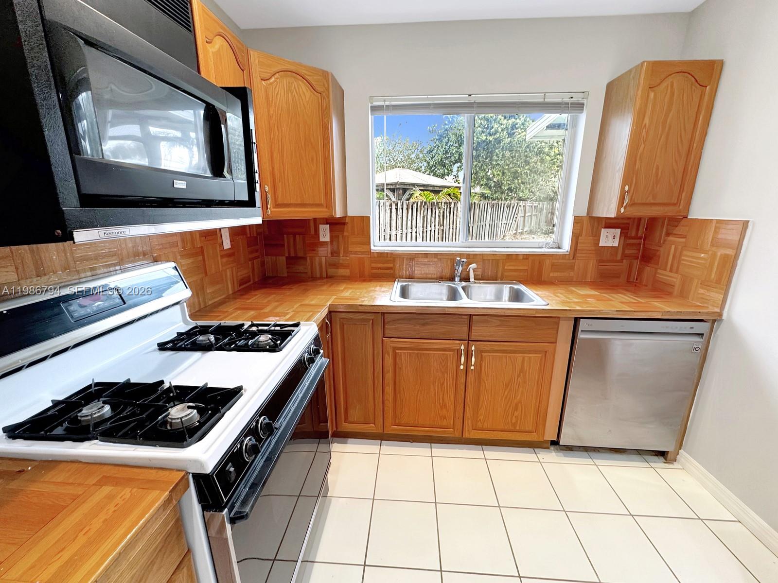 RIVER BEND - Residential