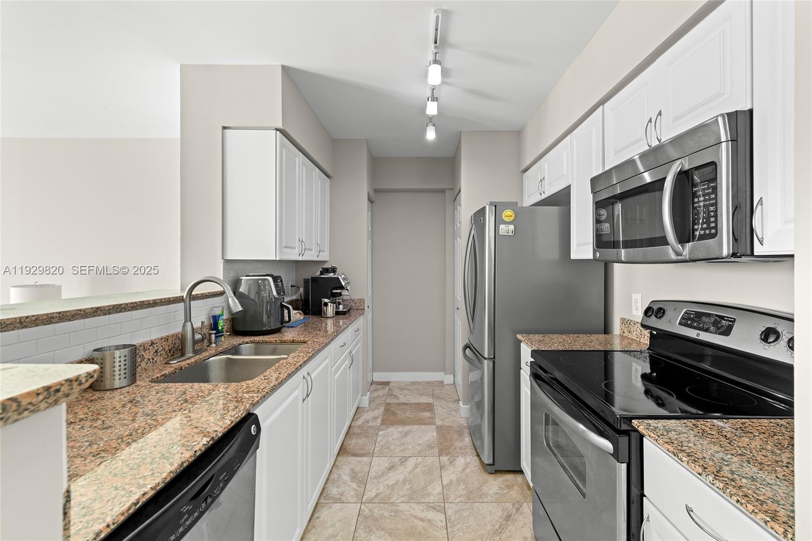 THE MARK ON BRICKELL COND - Residential Lease