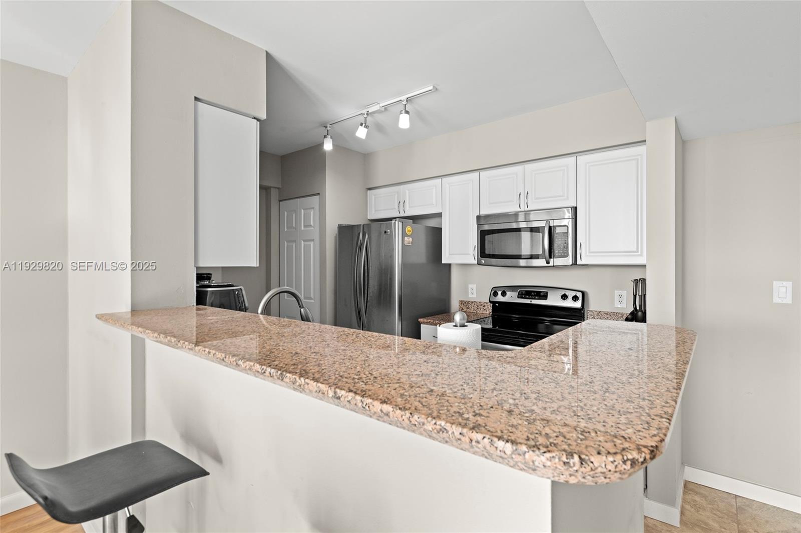 THE MARK ON BRICKELL COND - Residential Lease