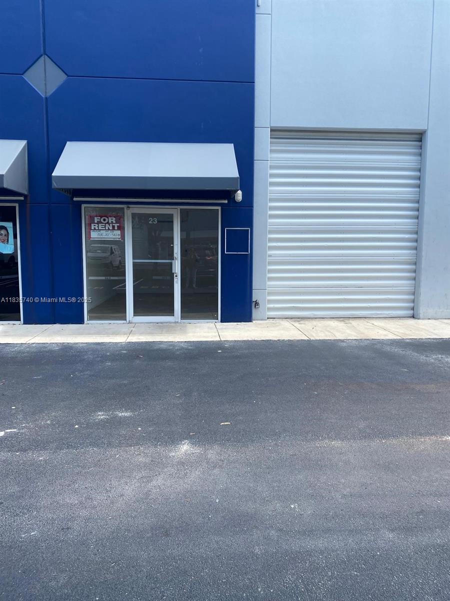 Great office and warehouse with mini split A/C, ready to move in.
