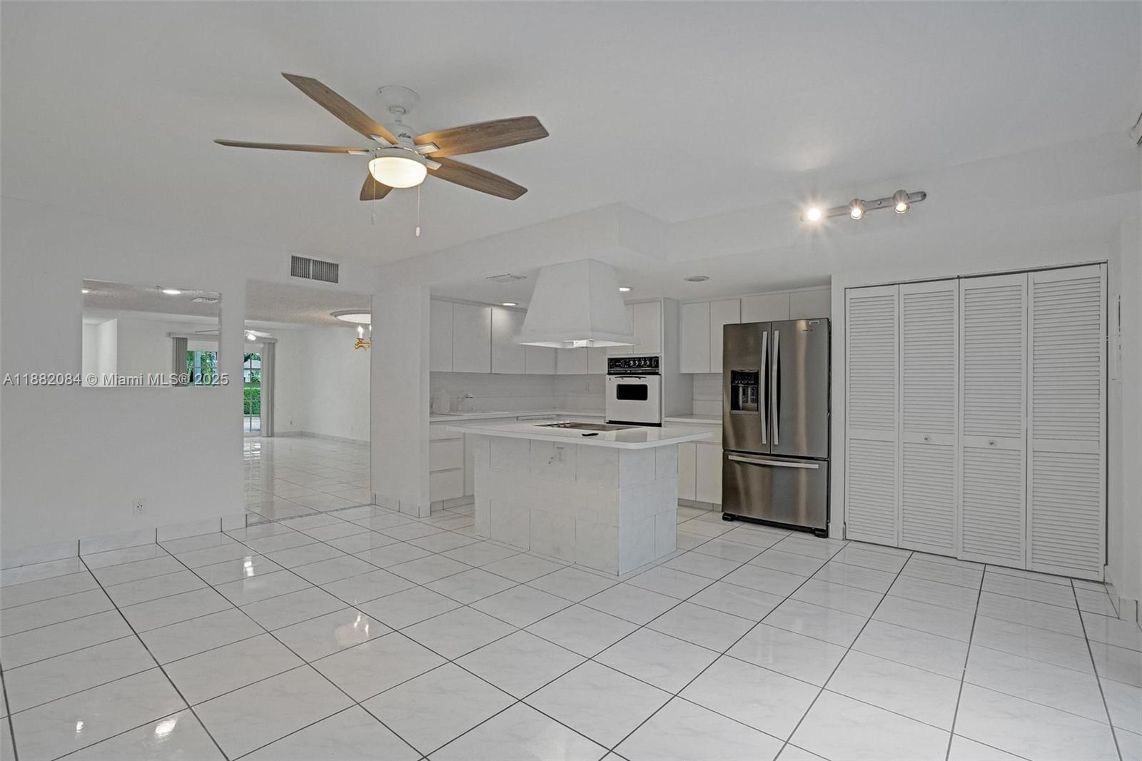 VENETIAN PARK IV CONDO - Residential