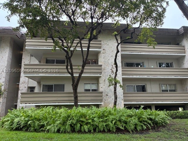 1205 Mariposa Ave 402