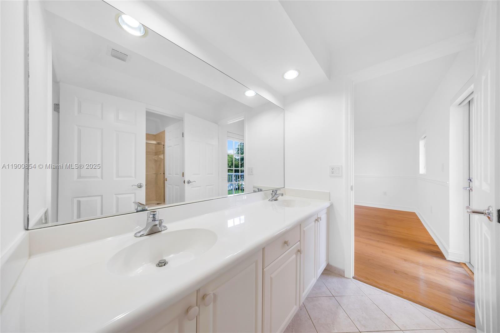 AVENTURA LAKES - PHASE II - Residential Lease