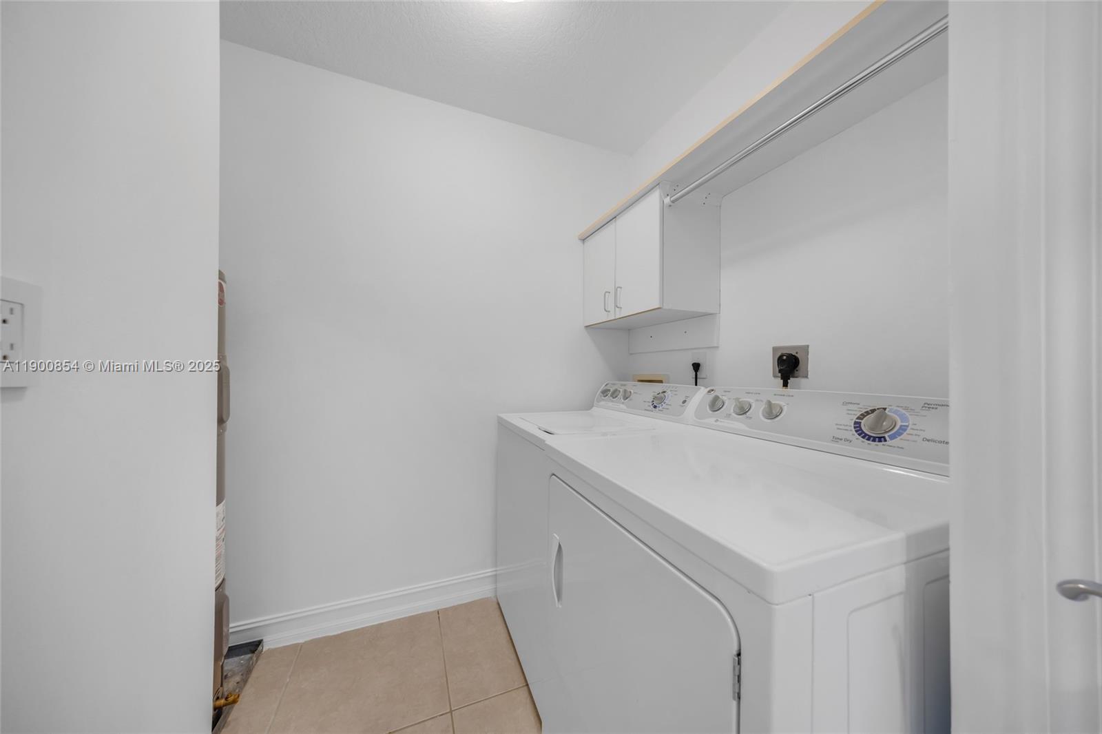 AVENTURA LAKES - PHASE II - Residential Lease