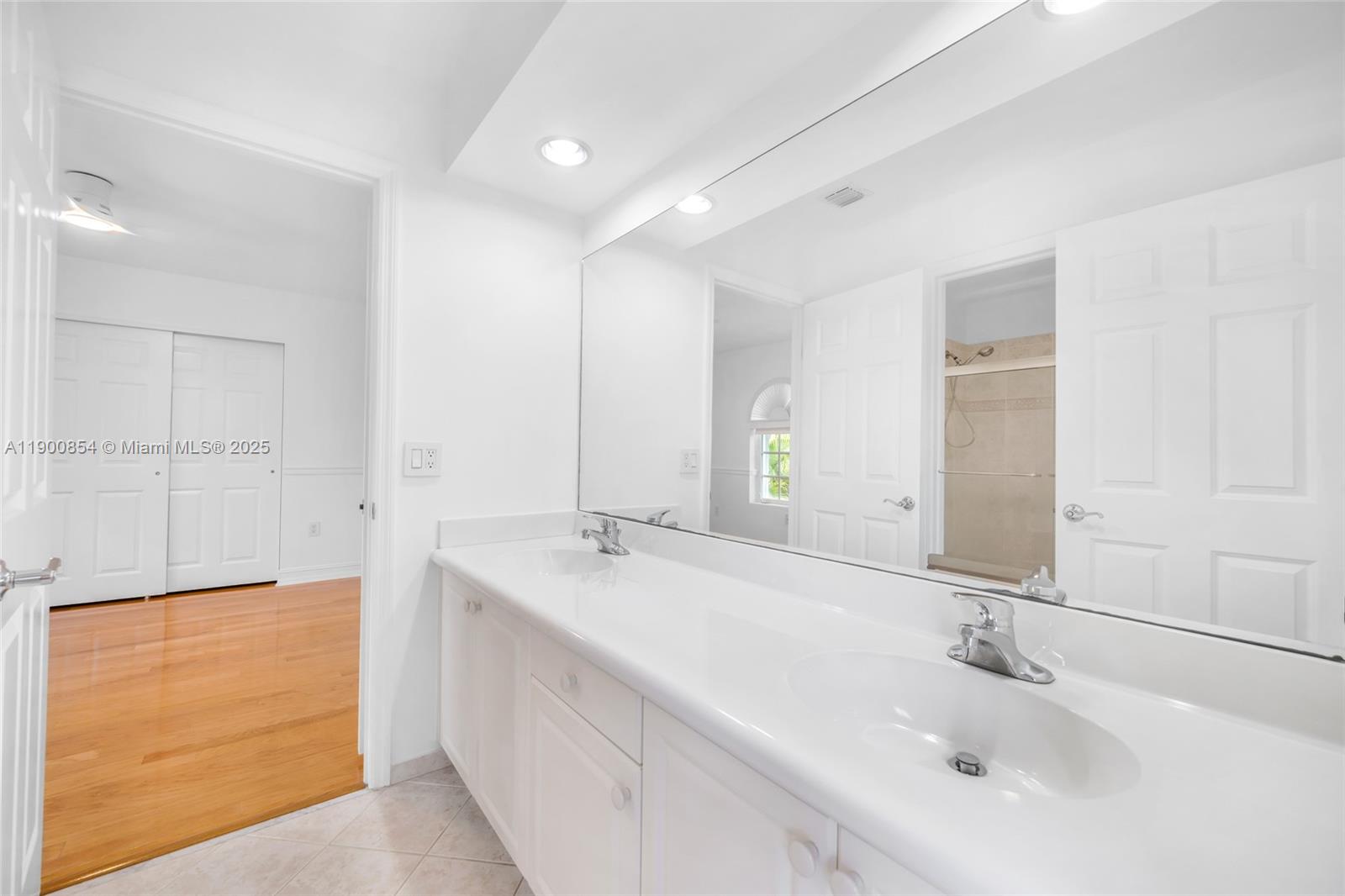 AVENTURA LAKES - PHASE II - Residential Lease