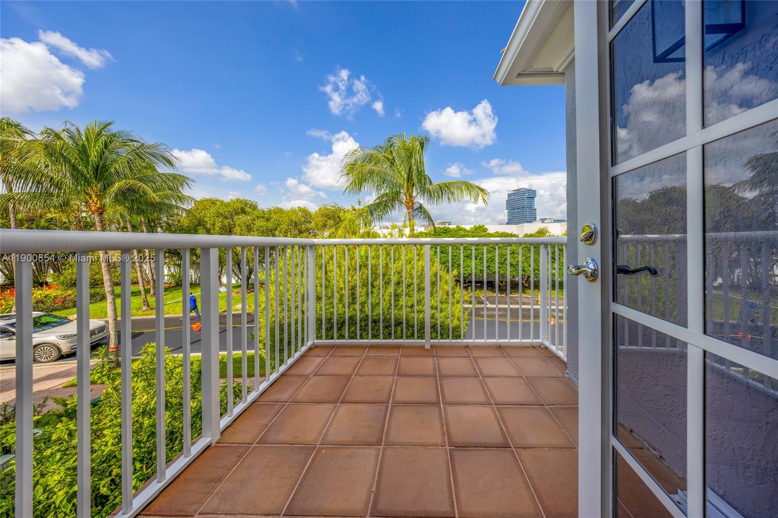 AVENTURA LAKES - PHASE II - Residential Lease