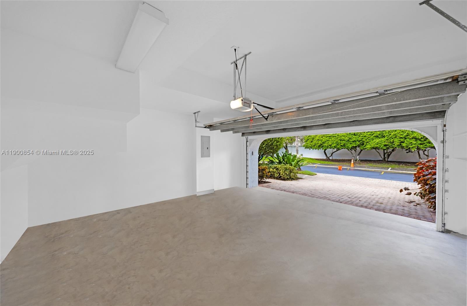 AVENTURA LAKES - PHASE II - Residential Lease