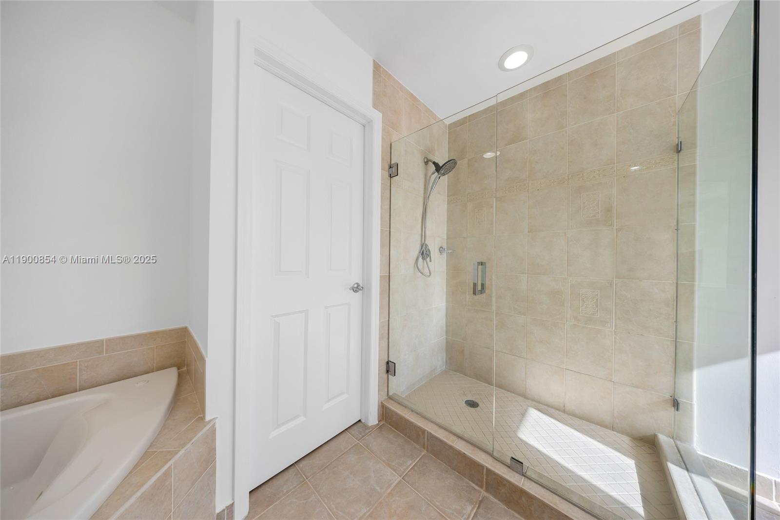 AVENTURA LAKES - PHASE II - Residential Lease