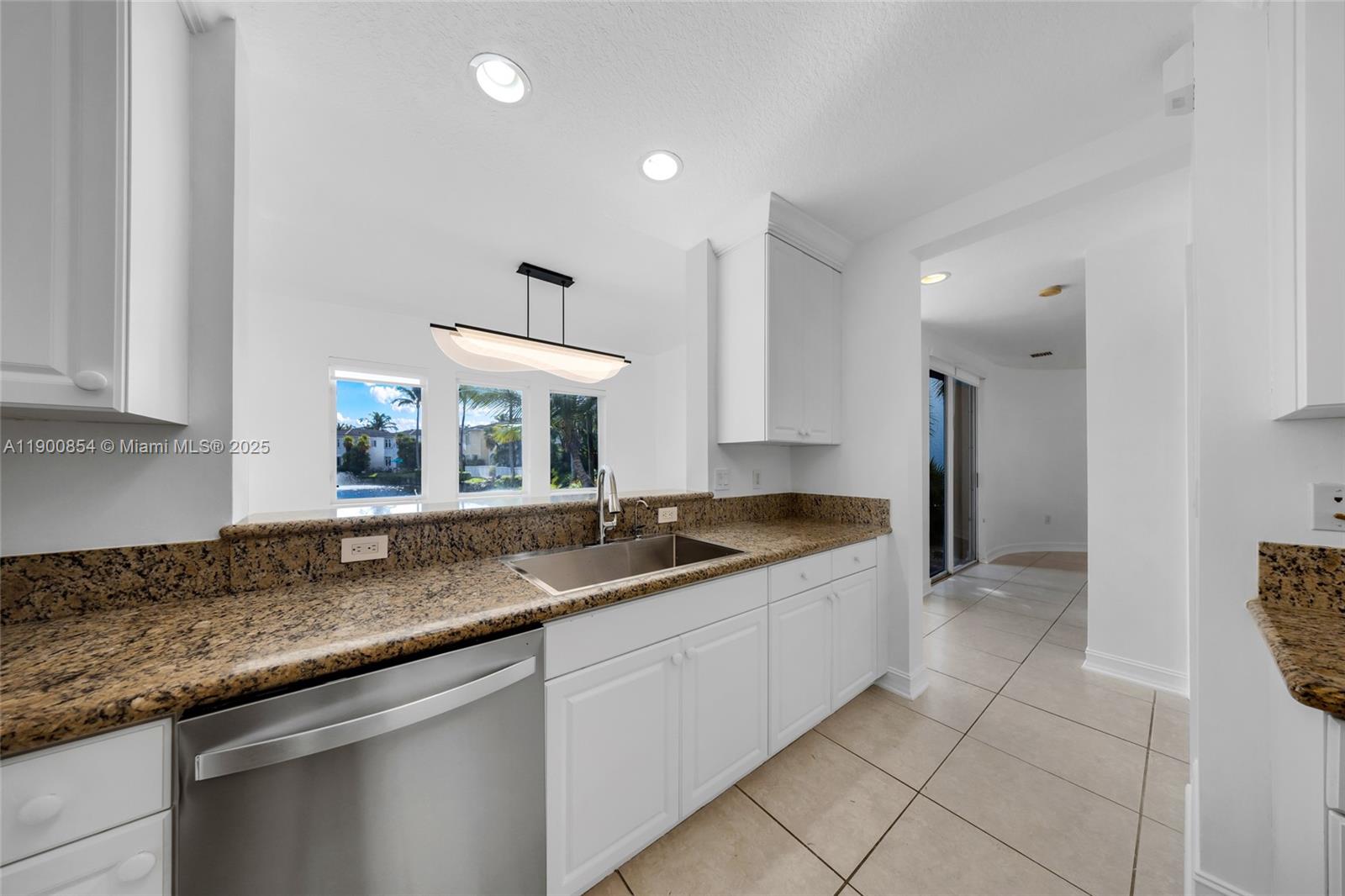 AVENTURA LAKES - PHASE II - Residential Lease