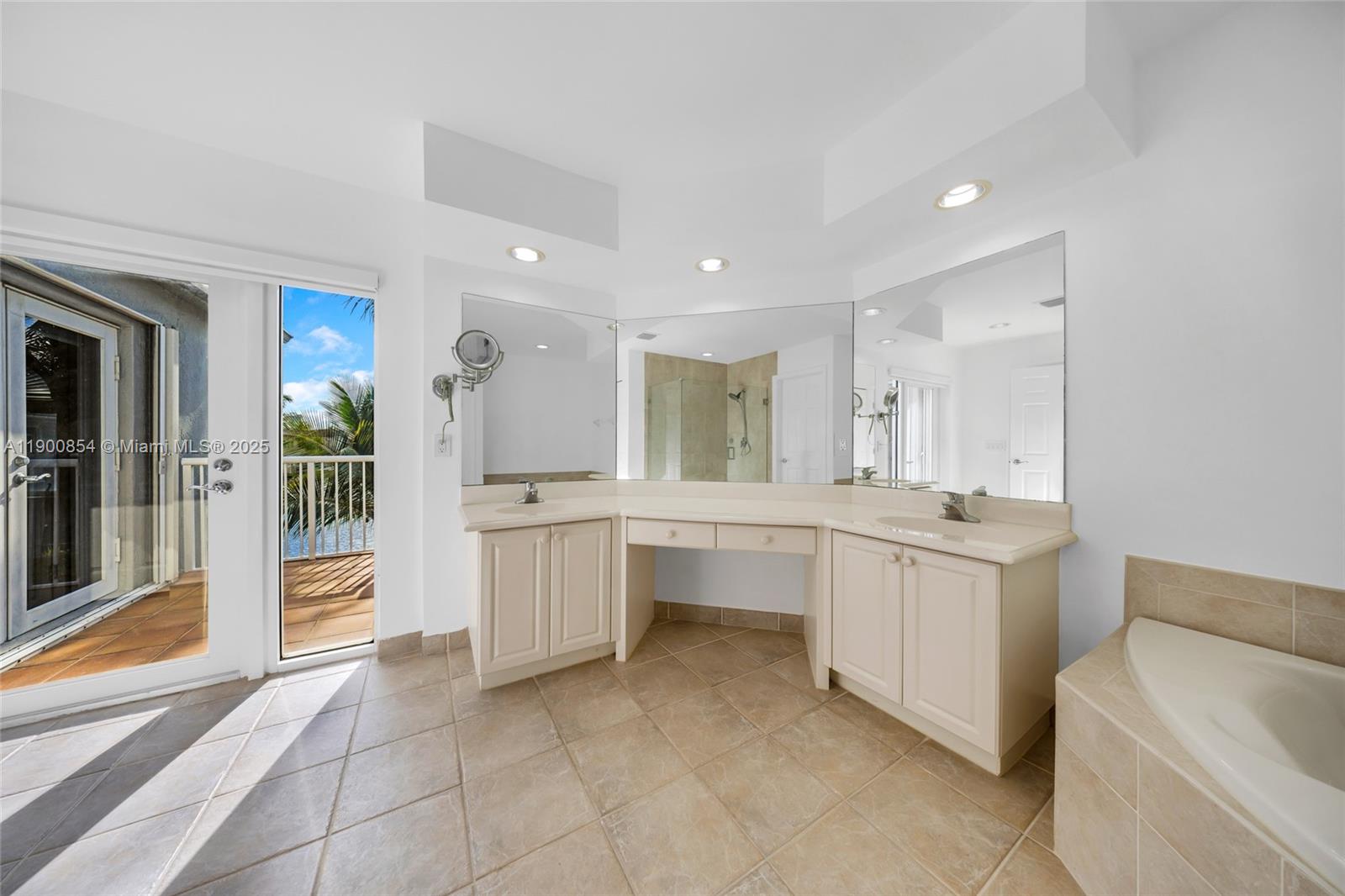 AVENTURA LAKES - PHASE II - Residential Lease