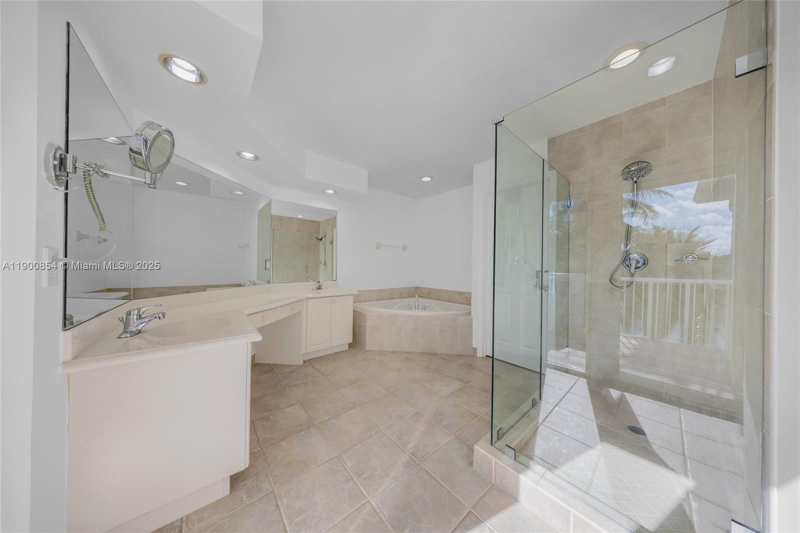 AVENTURA LAKES - PHASE II - Residential Lease