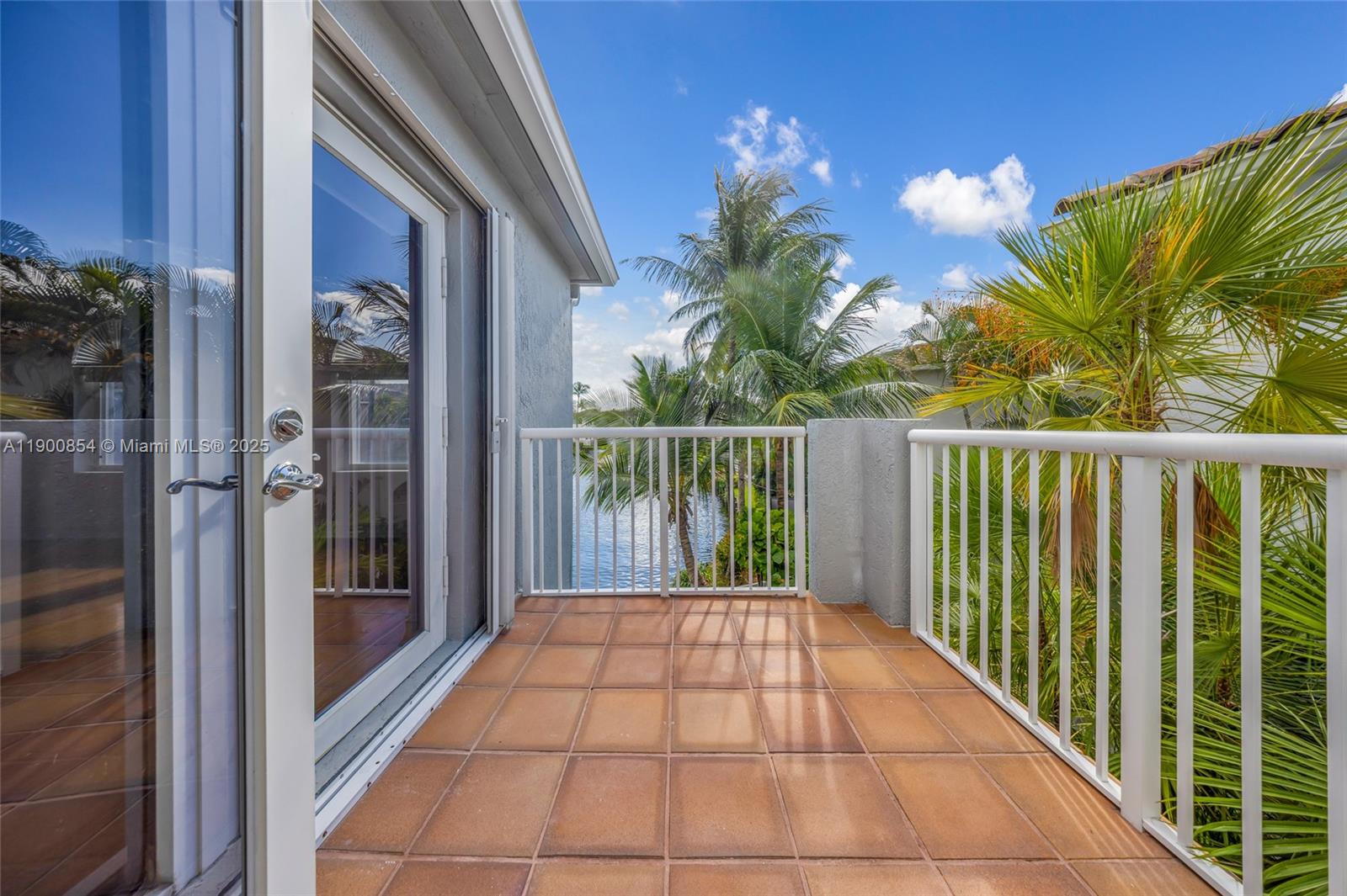 AVENTURA LAKES - PHASE II - Residential Lease