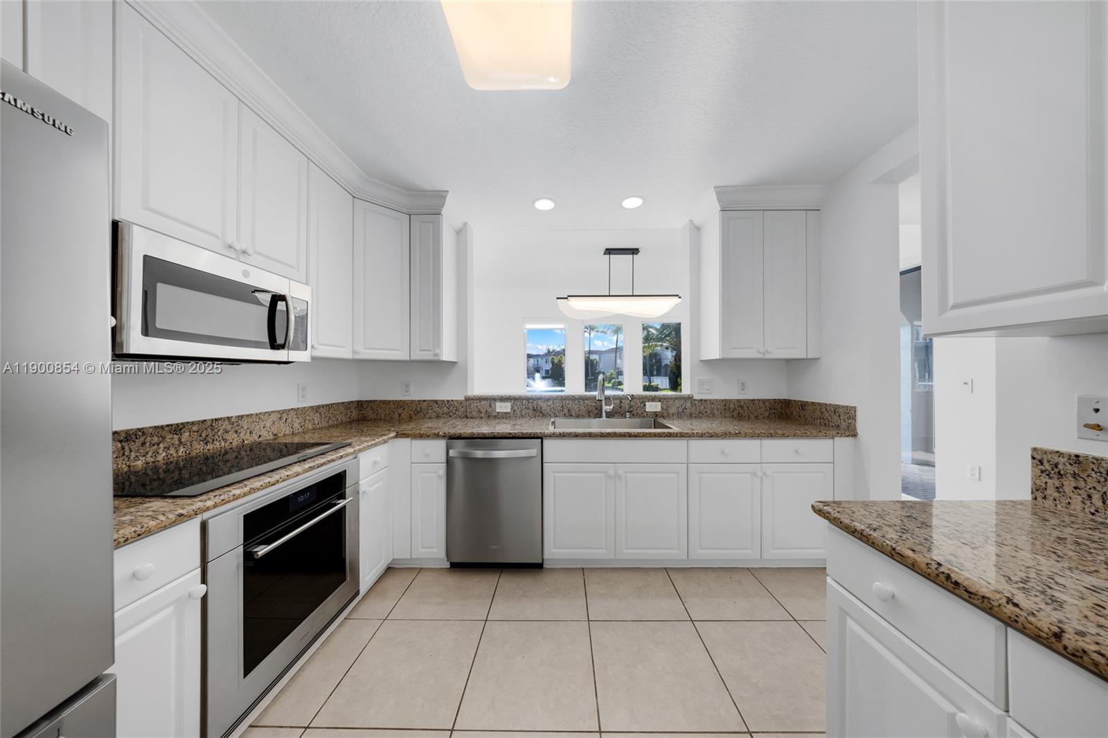 AVENTURA LAKES - PHASE II - Residential Lease