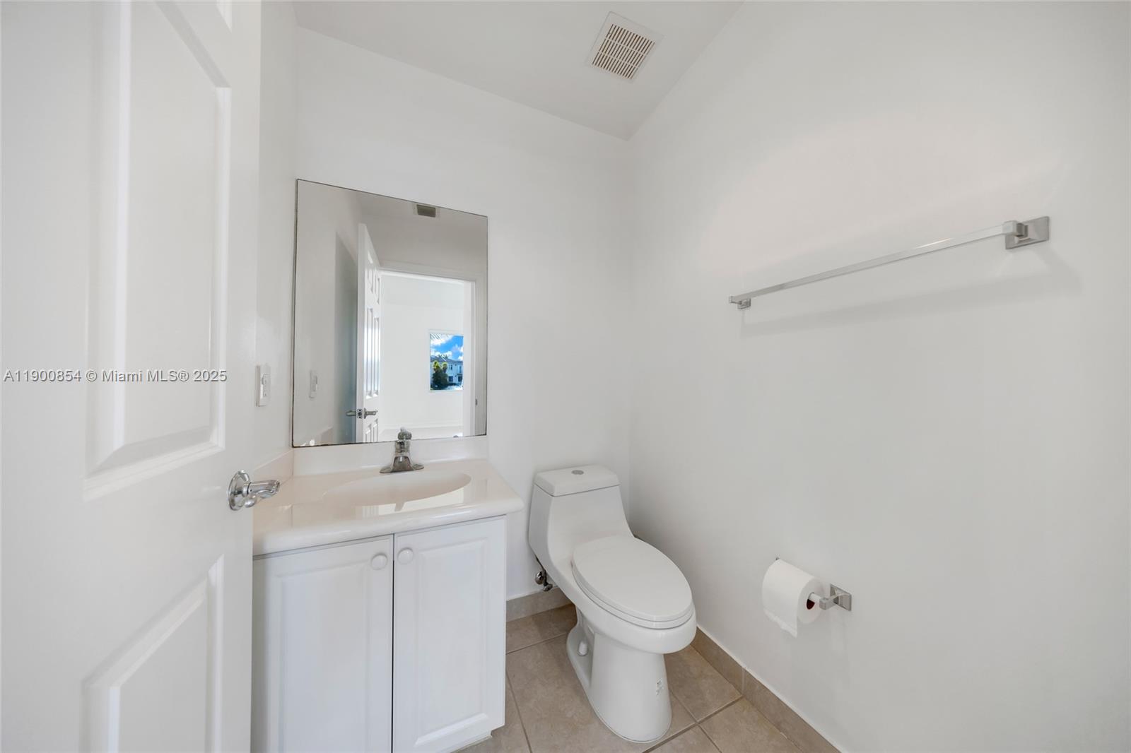 AVENTURA LAKES - PHASE II - Residential Lease