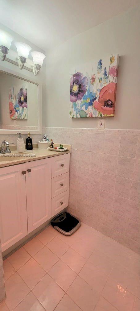 EDEN ISLES CONDO # 4 - Residential