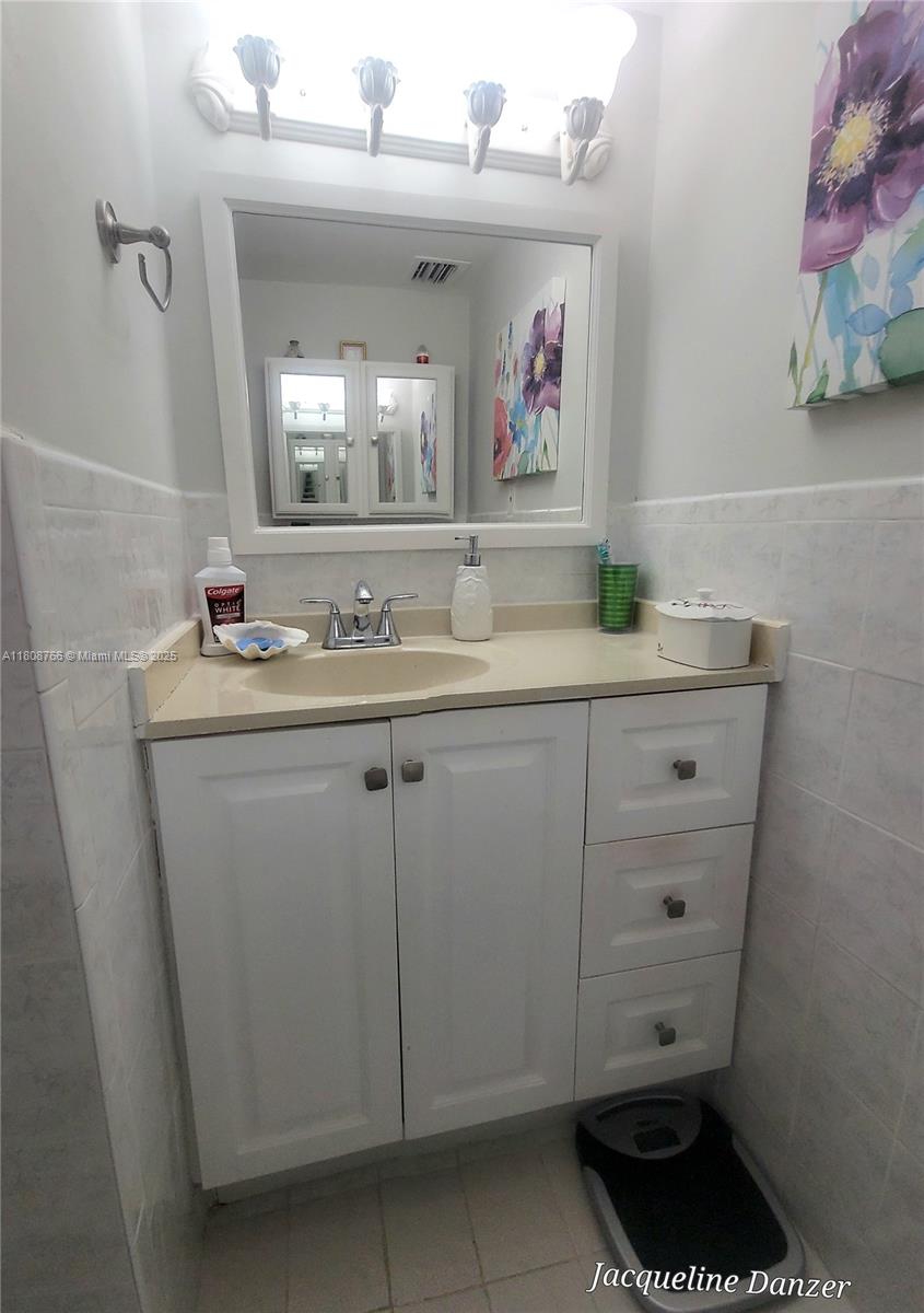 EDEN ISLES CONDO # 4 - Residential