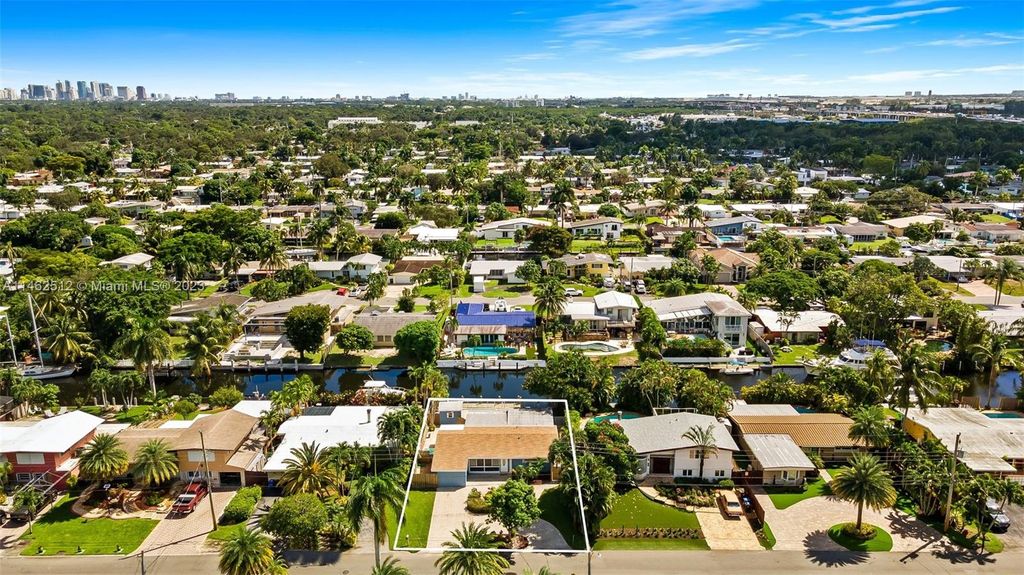 Photo of 2524 Okeechobee Ln, Fort Lauderdale, FL 33312 (MLS # A11462512)