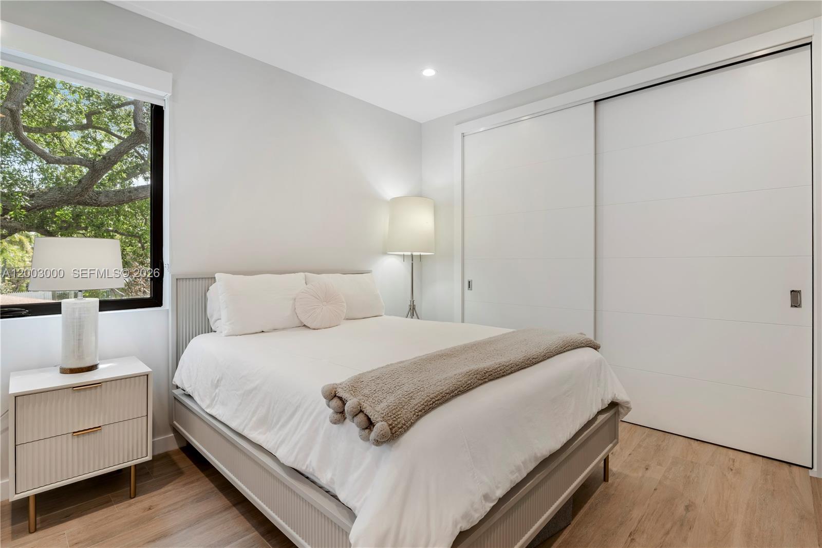 LINCOLN MANOR - Residential