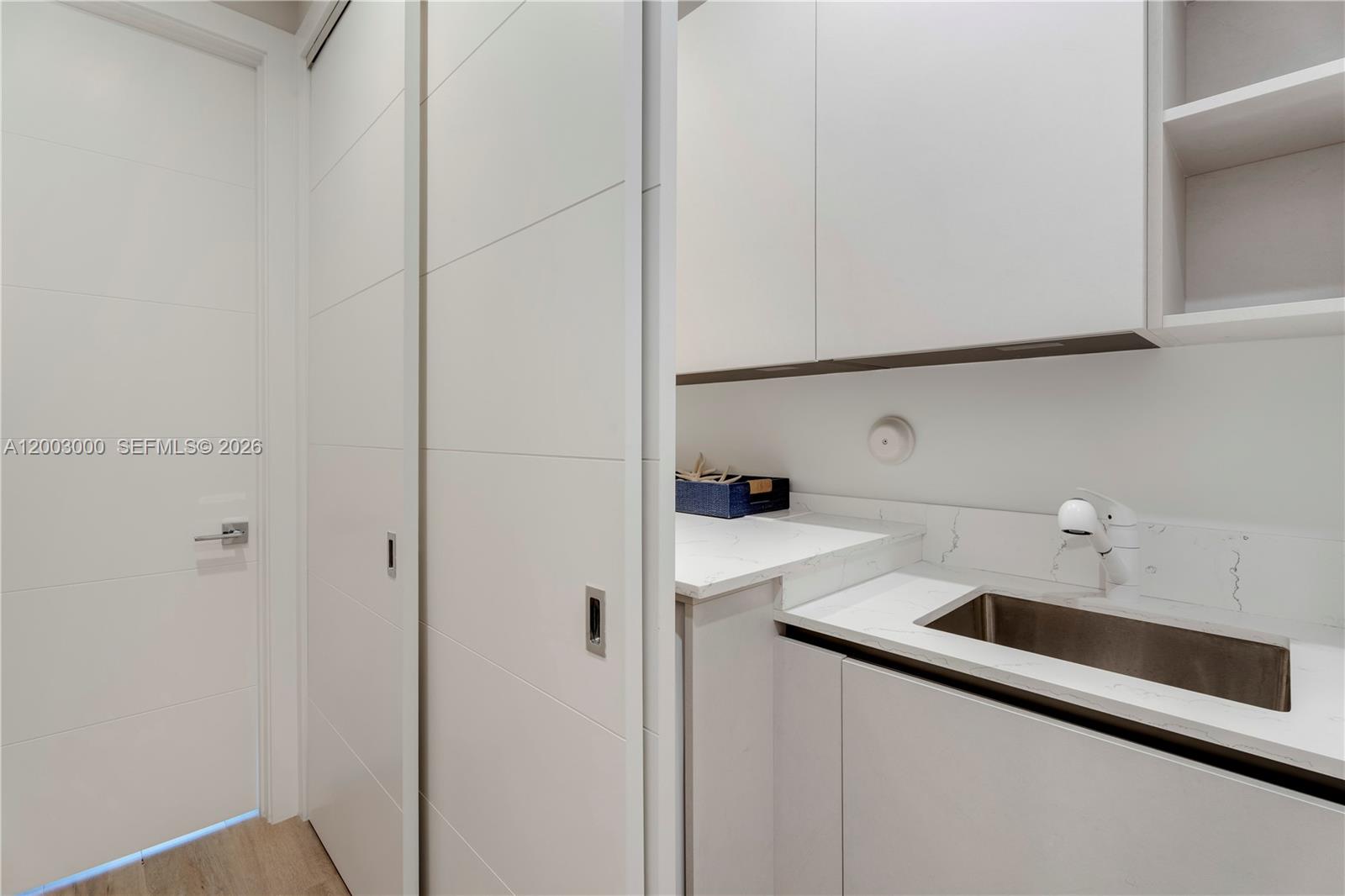 LINCOLN MANOR - Residential