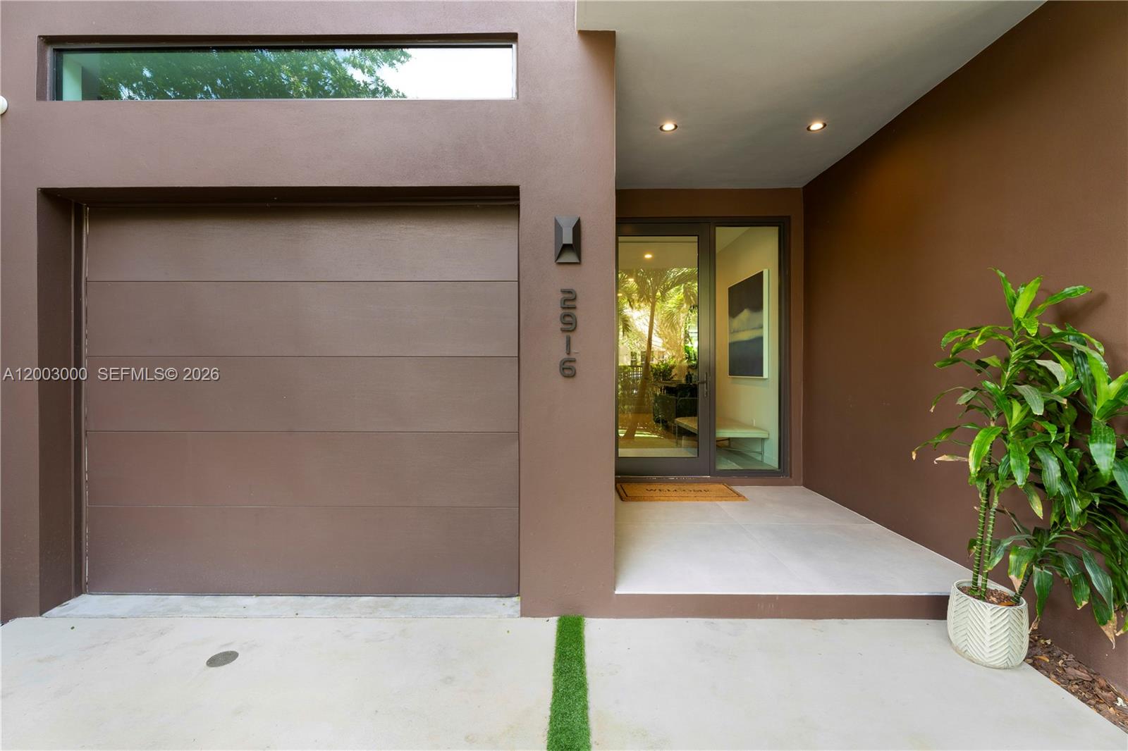 LINCOLN MANOR - Residential