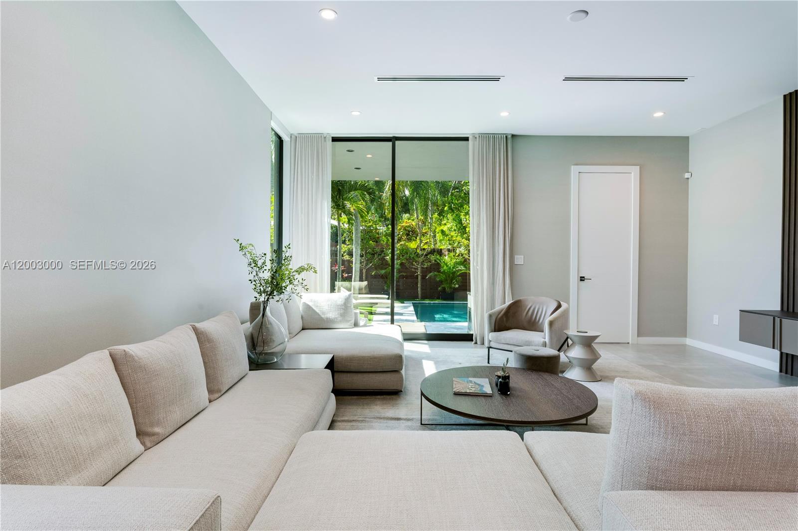 LINCOLN MANOR - Residential