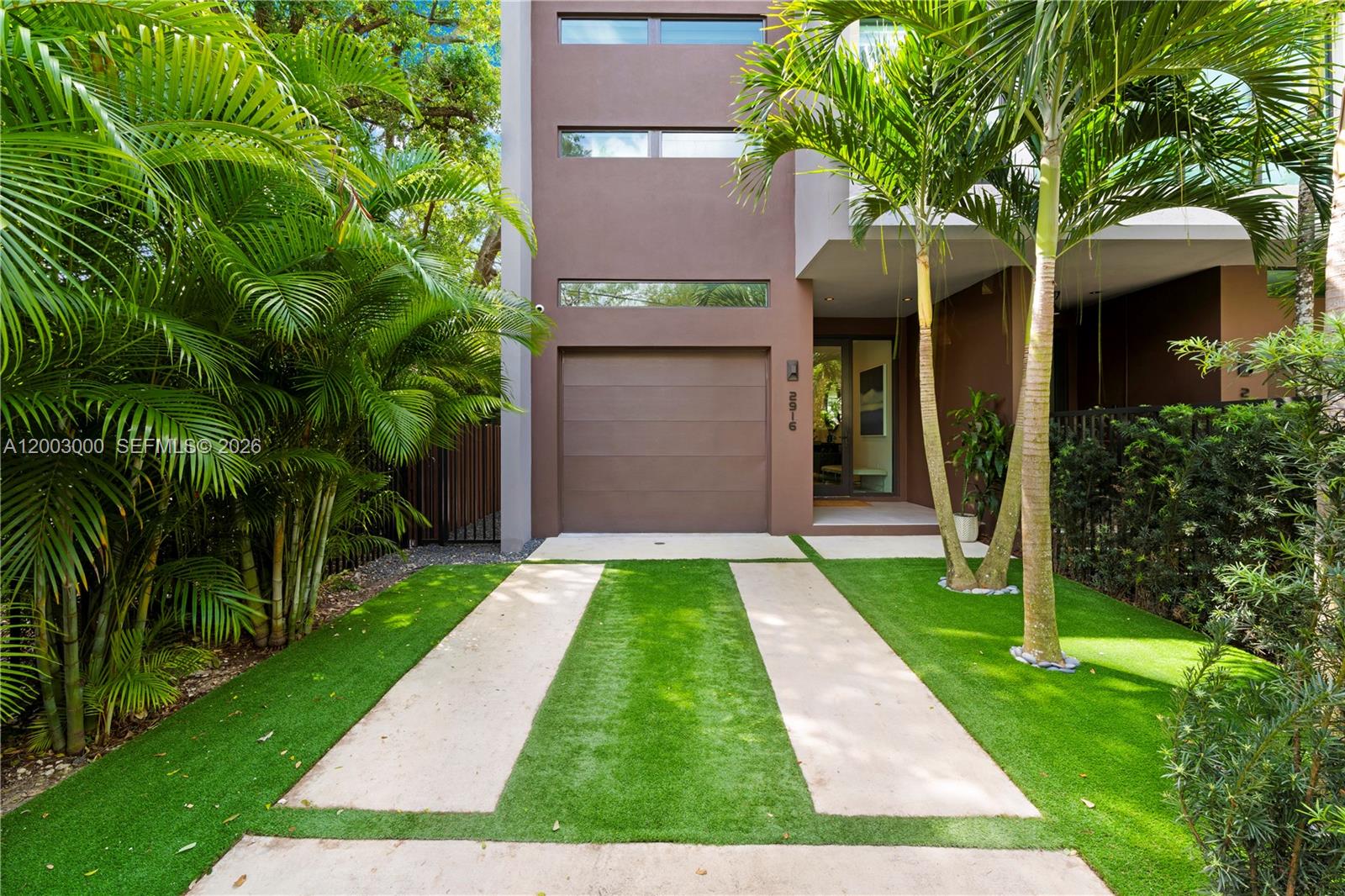 LINCOLN MANOR - Residential