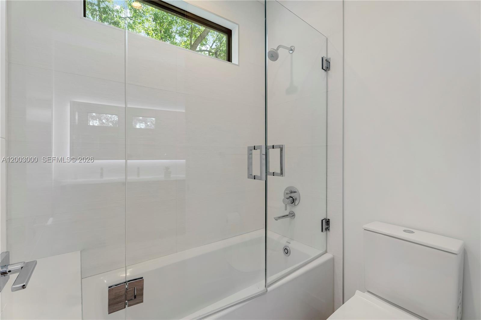 LINCOLN MANOR - Residential