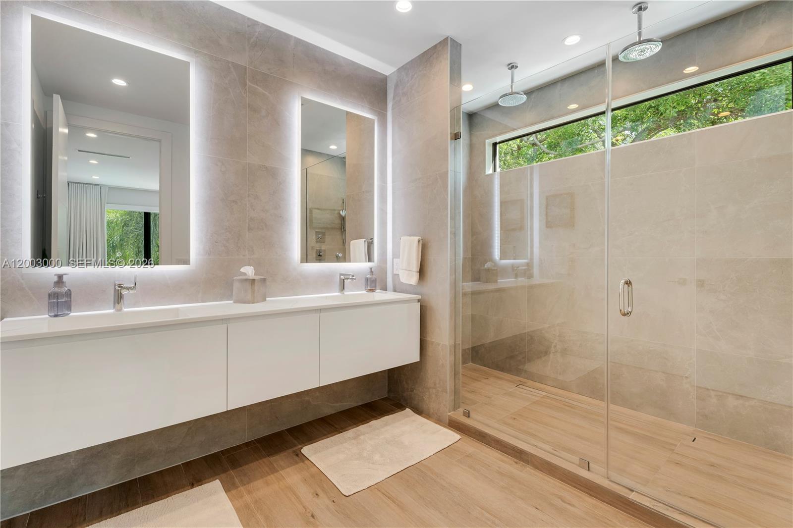 LINCOLN MANOR - Residential