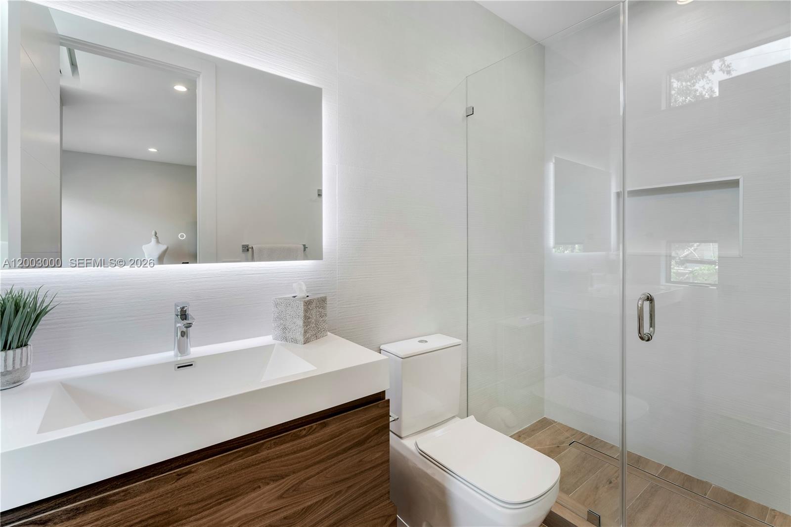 LINCOLN MANOR - Residential