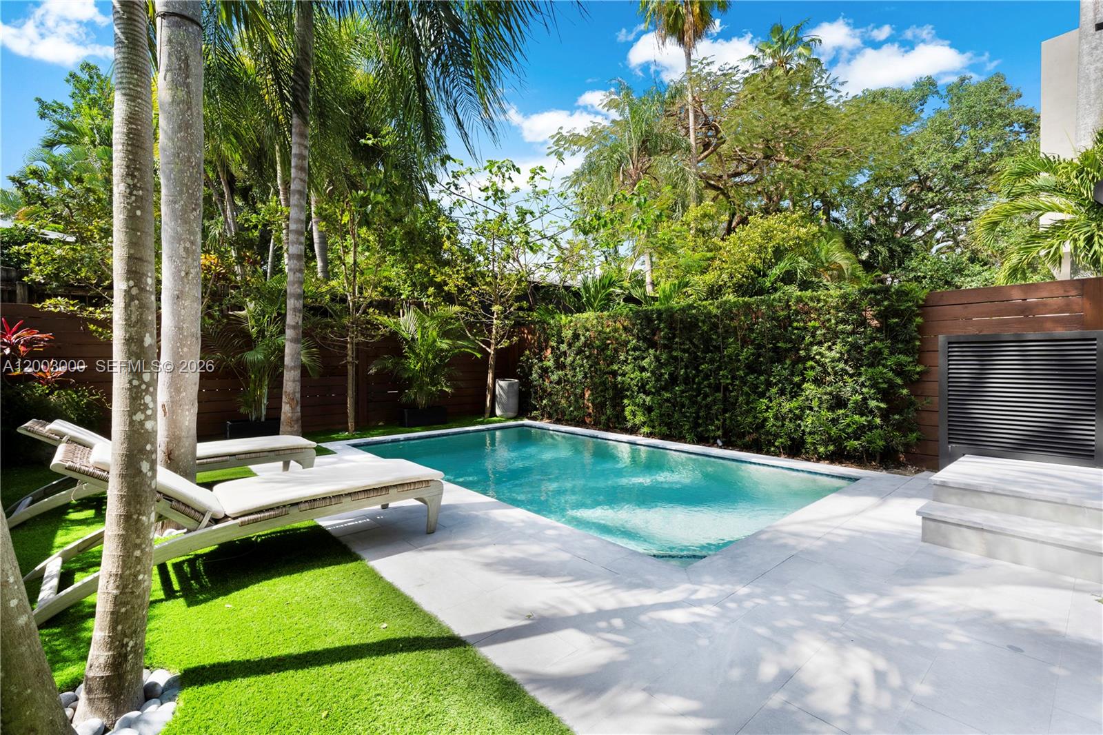 LINCOLN MANOR - Residential