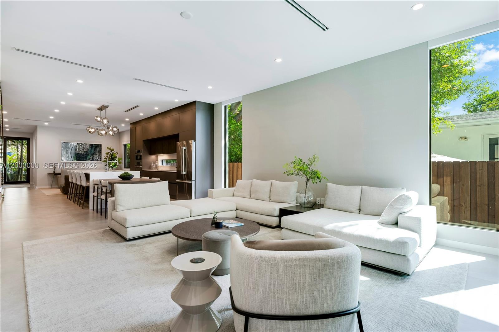 LINCOLN MANOR - Residential