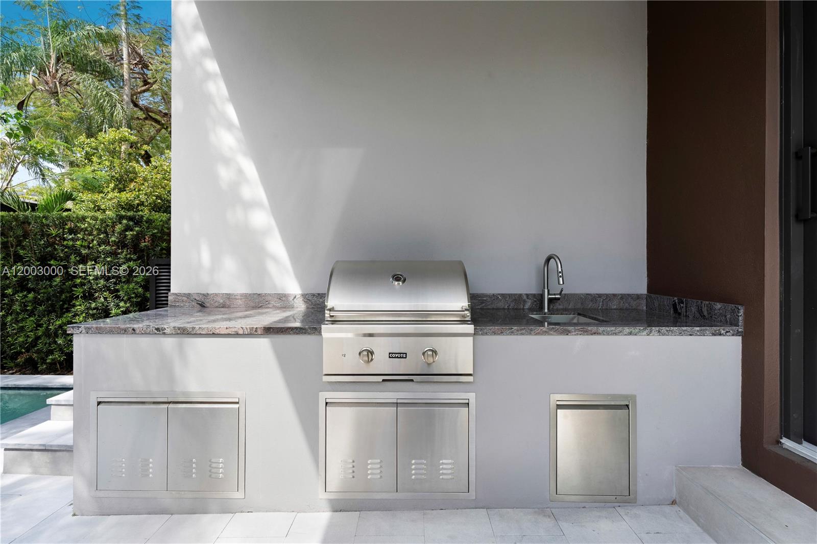 LINCOLN MANOR - Residential