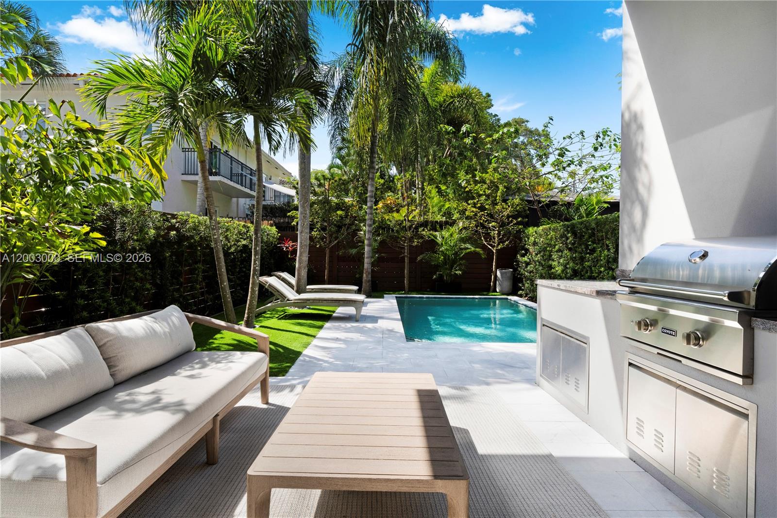 LINCOLN MANOR - Residential