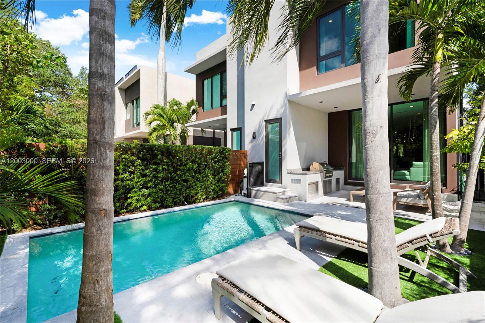 LINCOLN MANOR - Residential