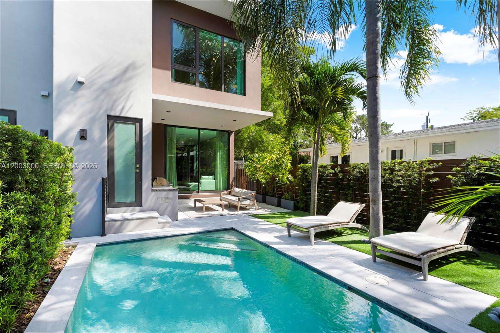 LINCOLN MANOR - Residential