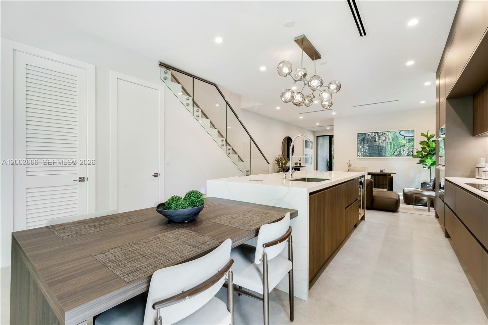 LINCOLN MANOR - Residential