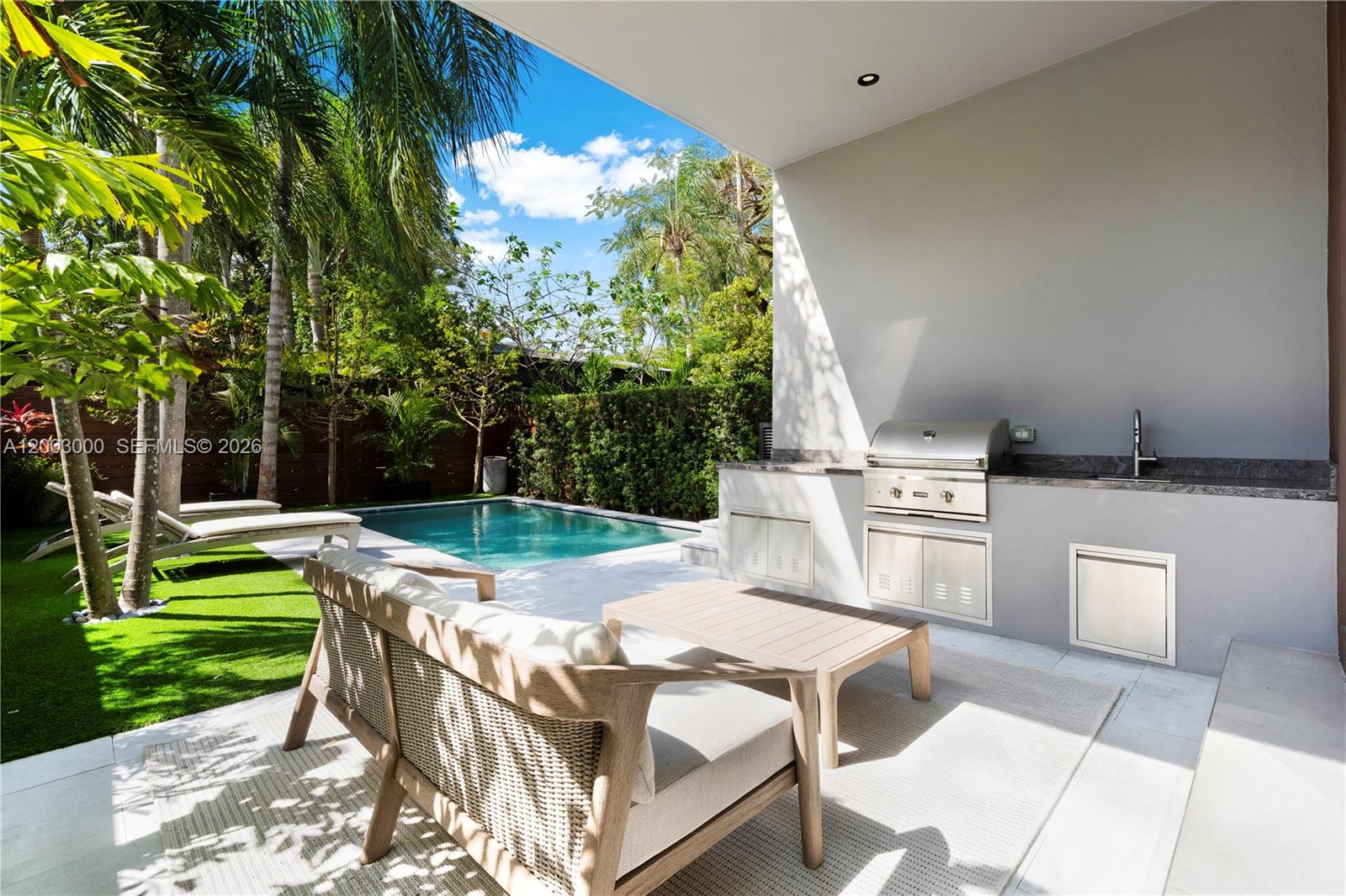 LINCOLN MANOR - Residential