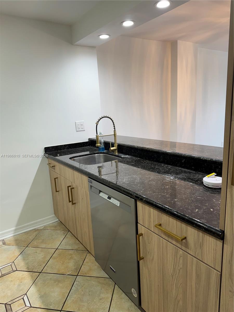 CHARTER CLUB CONDO - Residential Lease