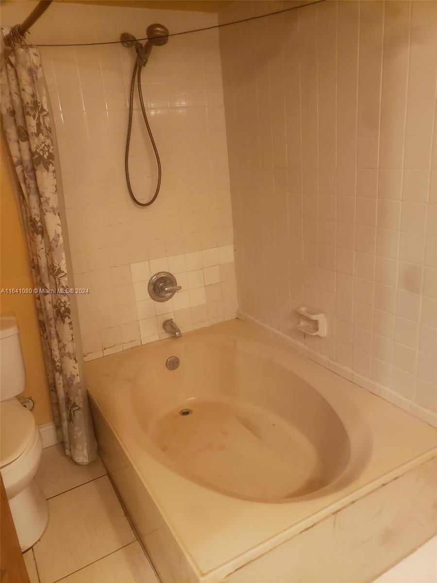 MISTY LAKE SOUTH CONDO PH - Residential