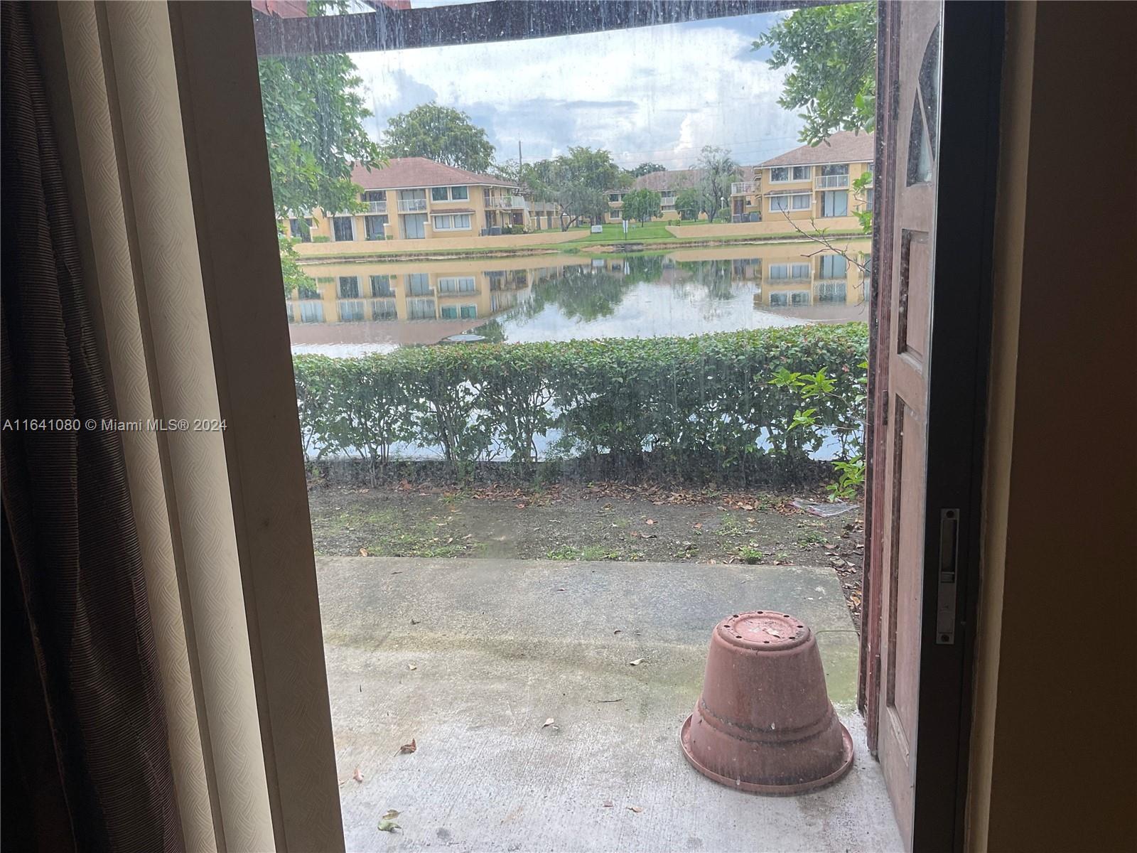 MISTY LAKE SOUTH CONDO PH - Residential