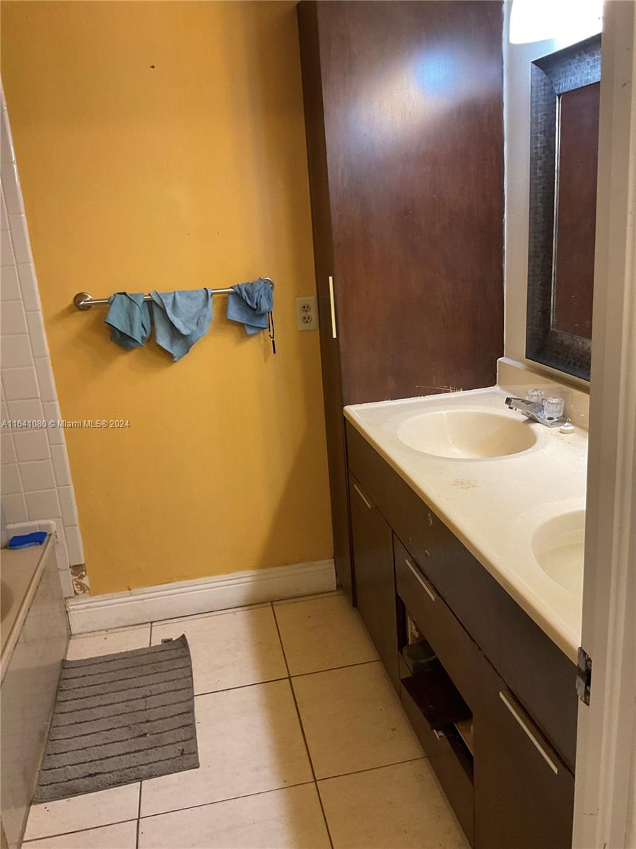 MISTY LAKE SOUTH CONDO PH - Residential