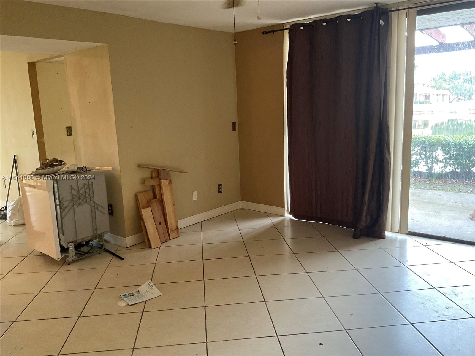 MISTY LAKE SOUTH CONDO PH - Residential