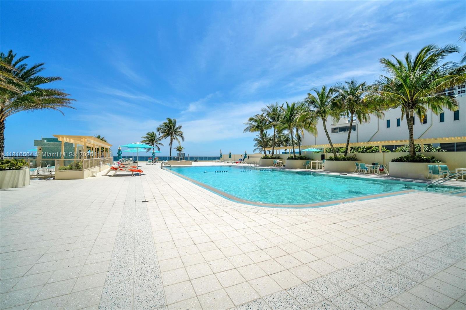 WAVE CONDO - Residential