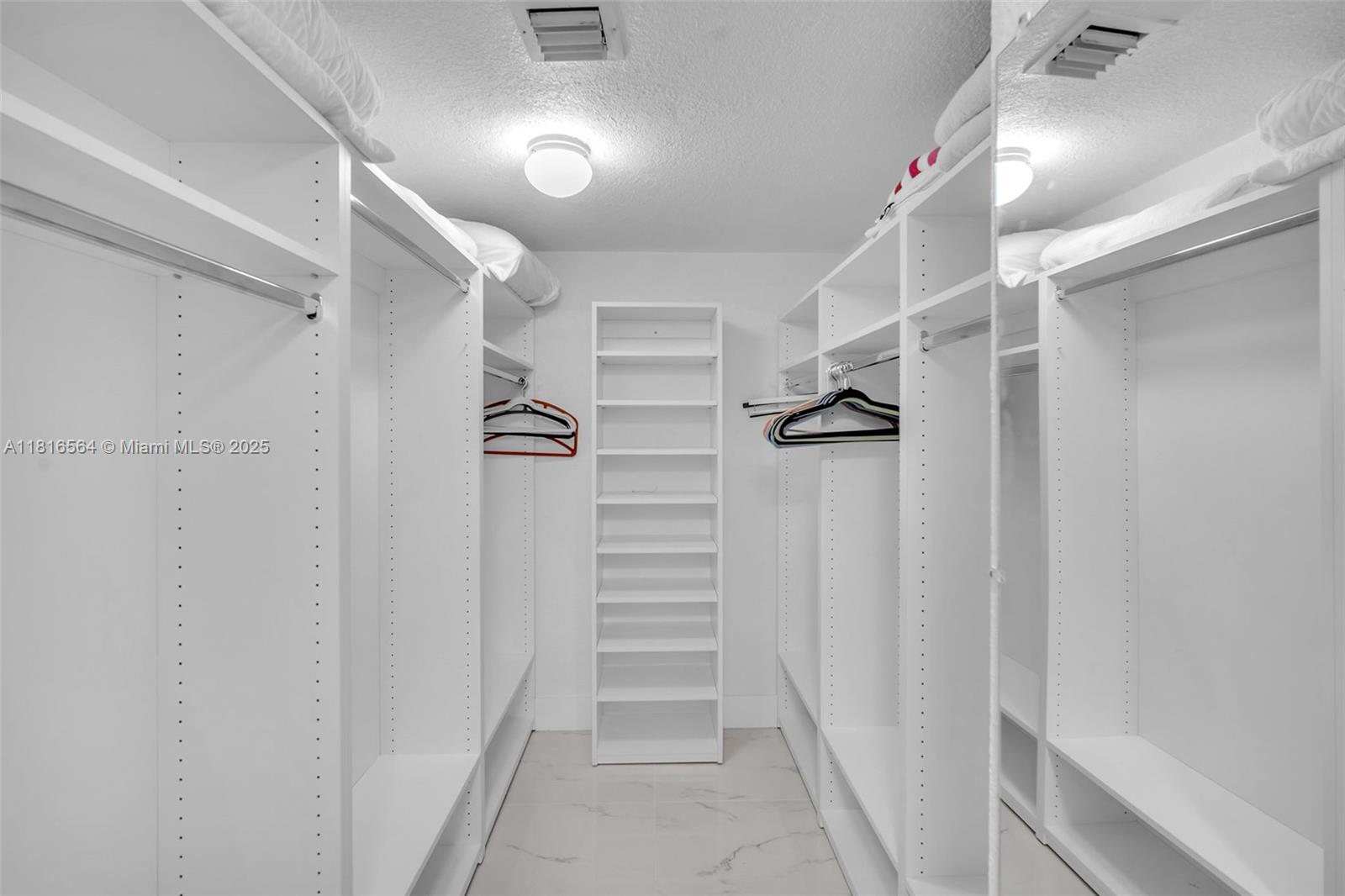 WAVE CONDO - Residential